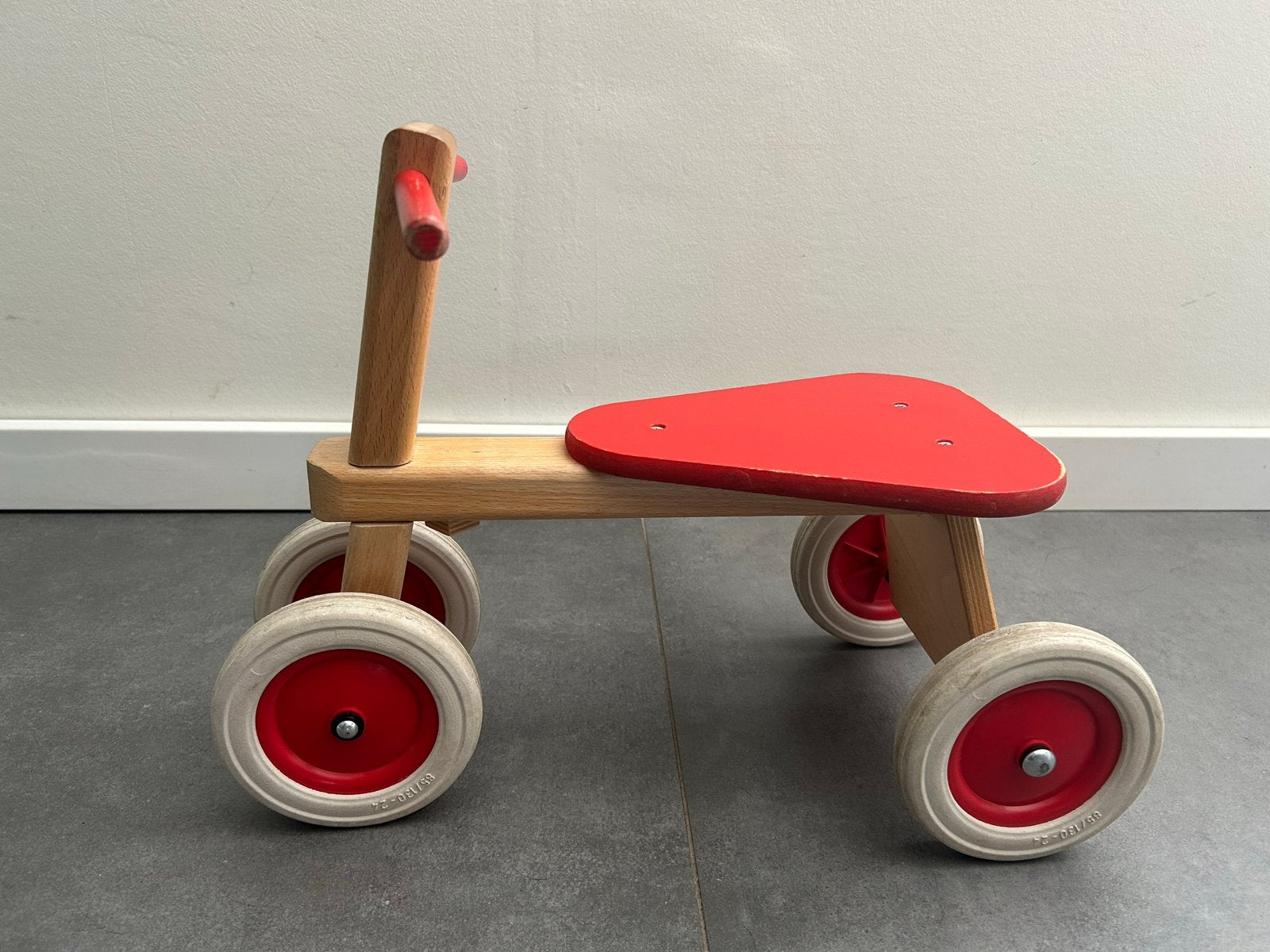 Houten loopfietsje met rode zitting en handvatten, Ophalen, Gebruikt, Loopfiets