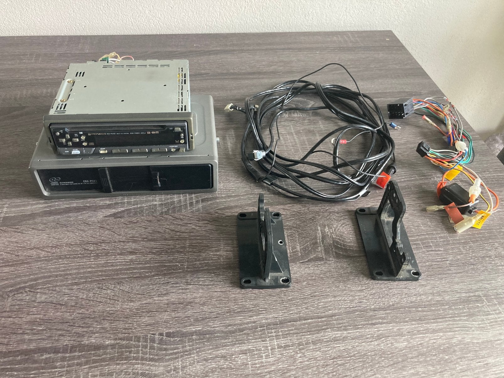Pioneer DEH P645R radio-cd & wisselaar CDX P24S vintage, Auto diversen, Autoradio's, Ophalen of Verzenden, Gebruikt