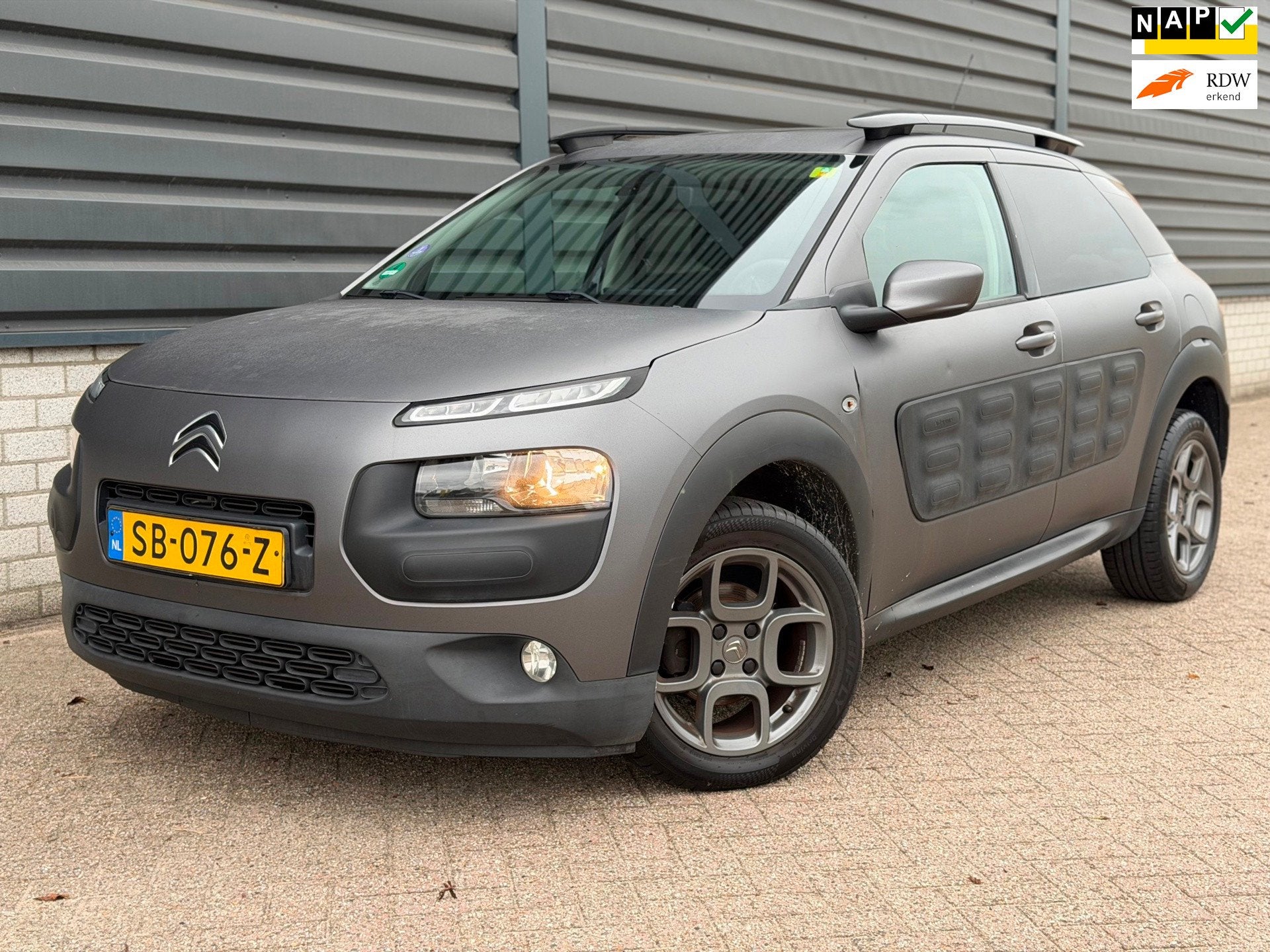 Citroen C4 Cactus 1.2 PureTech Shine Navi airco apk, Voorwielaandrijving, 995 kg, Leder en Stof, 23 km/l