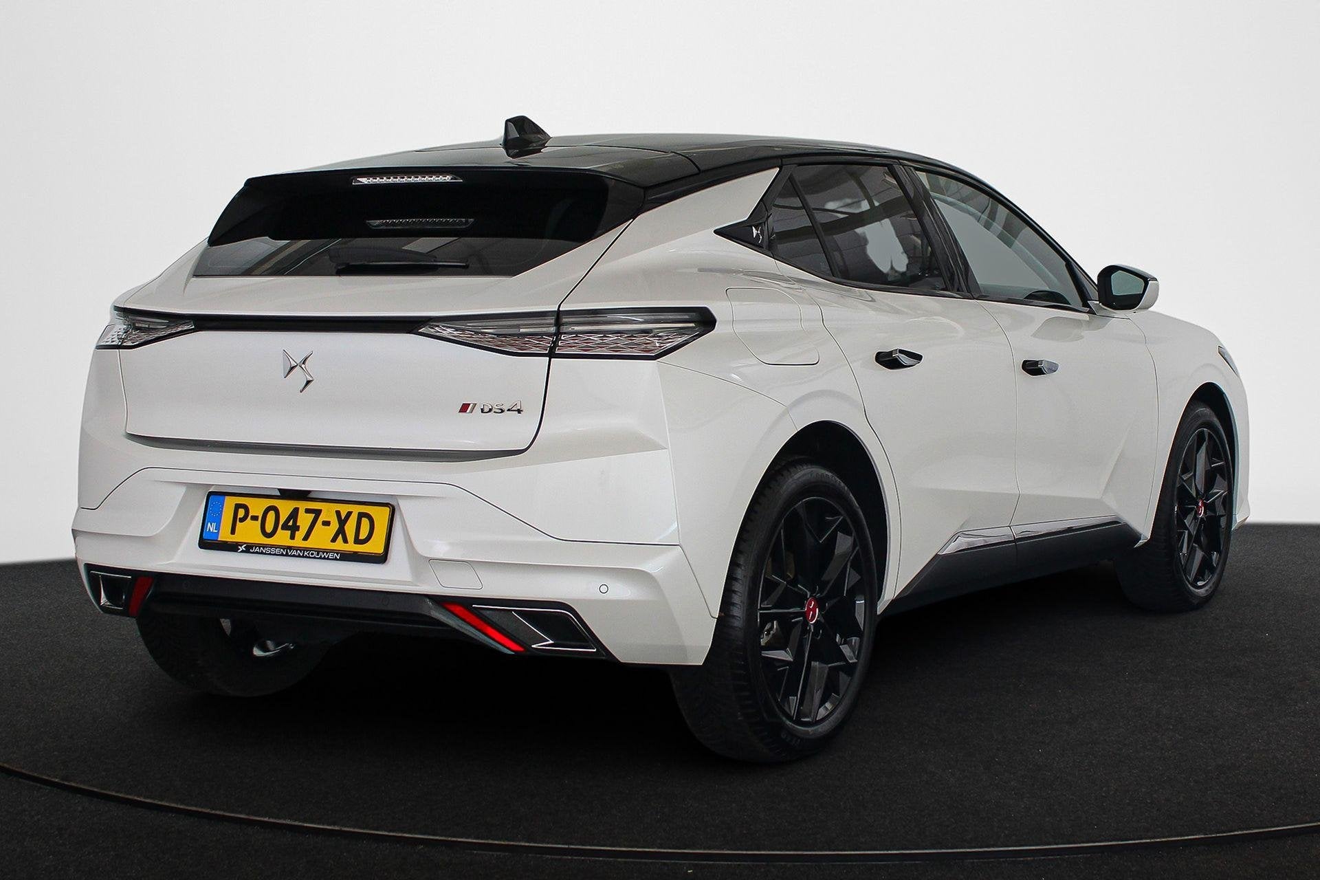 DS 4 1.2 PureTech Performance Line Automaat 360-Camera Apple, Auto's, DS, Gebruikt, 1199 cc, Origineel Nederlands, Bedrijf