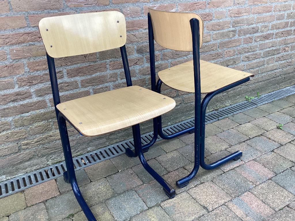 2 schoolstoelen, metalen frame, stoelen,€5 samen, Huis en Inrichting, Stoelen, Ophalen, Gebruikt, Bruin, Hout