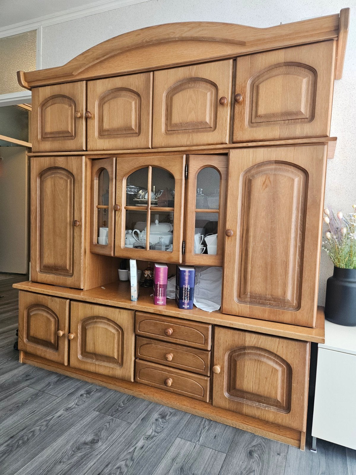 Eikenhout buffet/vitrinekast, Huis en Inrichting, Kasten | Wandmeubels, Ophalen, Eikenhout, Zo goed als nieuw, Minder dan 150 cm