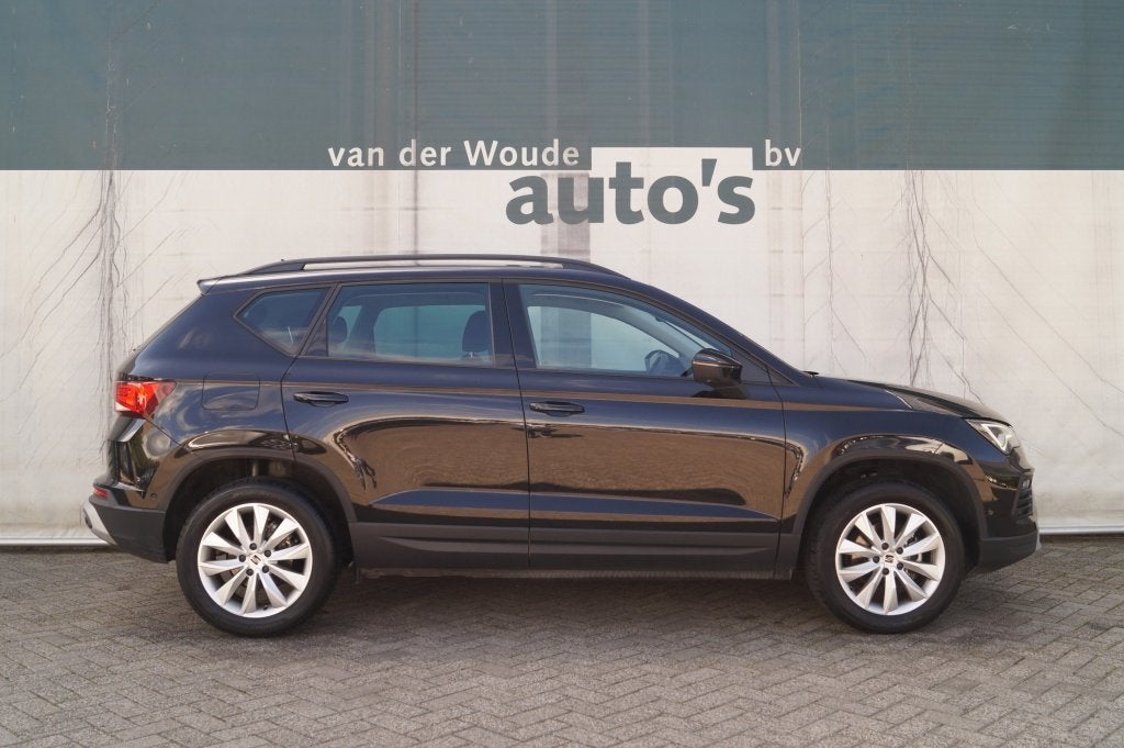 SEAT Ateca 1.0 TSI 115pk Style Business Intense -LED-ECC-PDC, Auto's, Voorwielaandrijving, Dealer onderhouden, Stof, Gebruikt