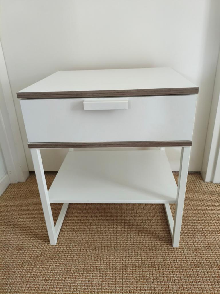 2x Ikea Trysil modern wit nachtkastje met lade en plank, Minder dan 55 cm, Gebruikt, Hout, Ophalen