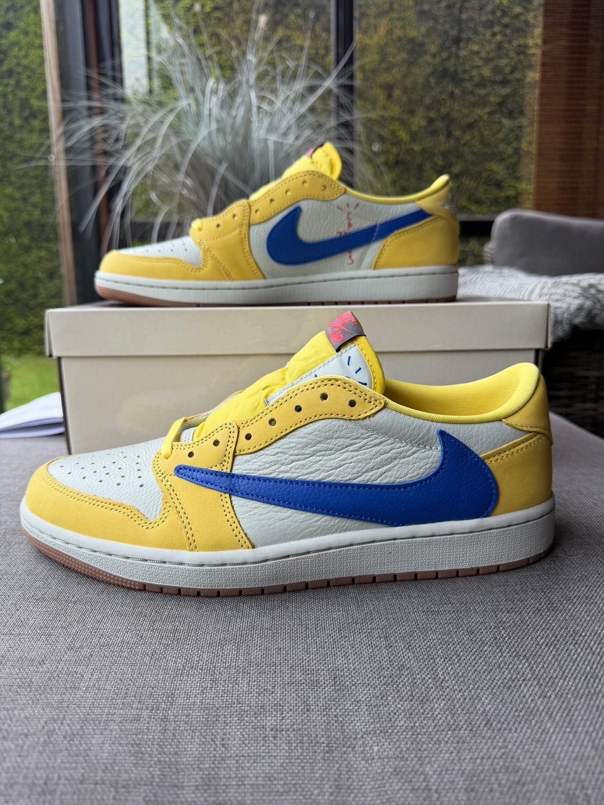 Travis Scott x Nike Air Jordan 1 Low OG Wmns Canary 43, Overige kleuren, Nieuw, Ophalen of Verzenden, Sneakers of Gympen