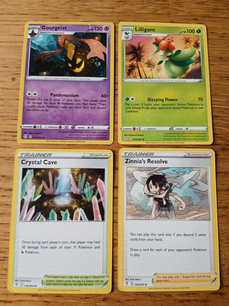 Gourgeist 077/203, Lilligant 010/203, Crystal Cave, Zin, Ophalen of Verzenden, Gebruikt, Meerdere kaarten