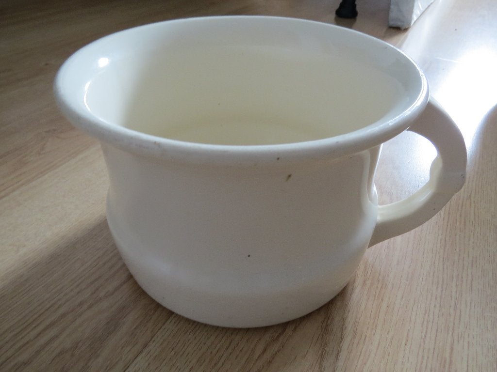 Waterkan voor wastafelset, Ophalen
