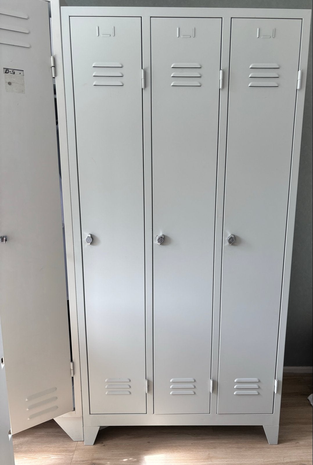 Metalen Lockerkast - 3 Deuren - Grijs - 88x180x50 cm, Ophalen, Gebruikt