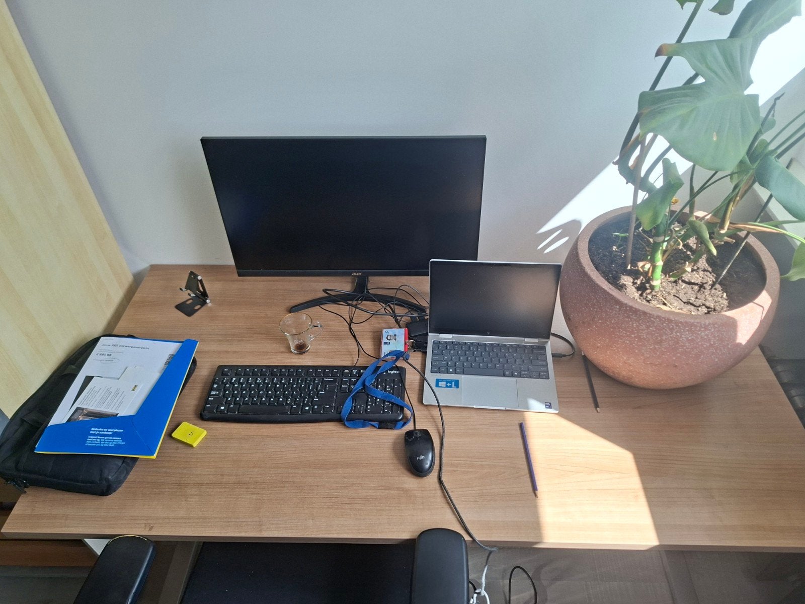 Ruim houten bureau met metalen onderstel, Gebruikt, Hout, Bruin, Ophalen of Verzenden