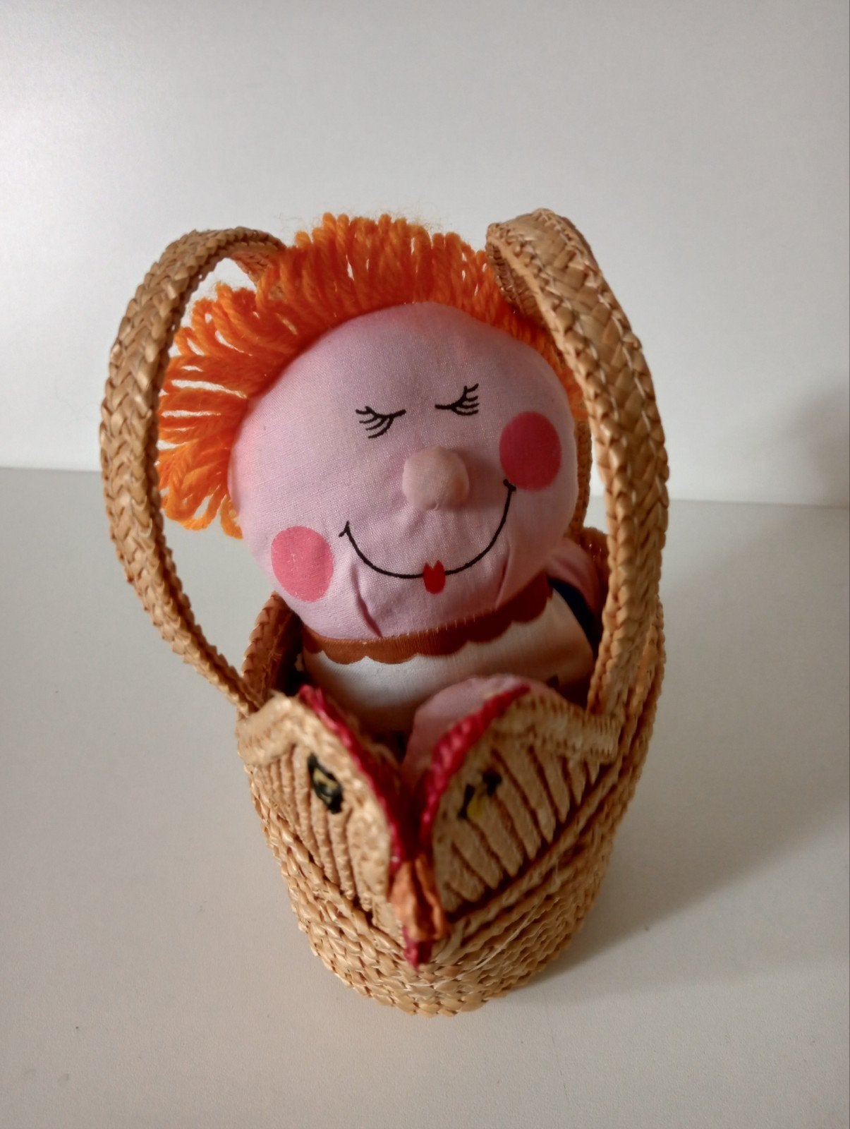 Vintage knuffel in rieten kip mandje, Gebruikt, Overige merken, Overige typen, Ophalen of Verzenden