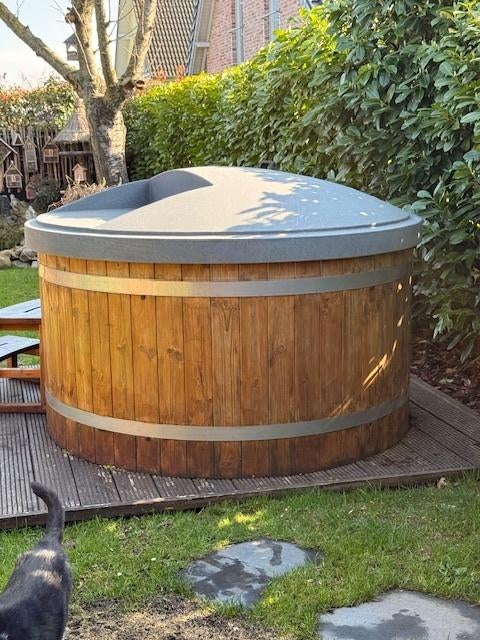 Werkende Hottub 175x98cm RVS banden, Houten omlijsting, Ophalen of Verzenden, Gebruikt, Afdekzeil, Vast