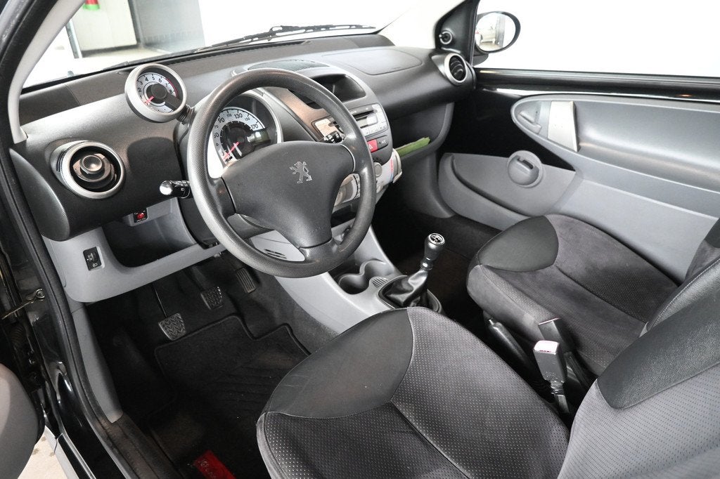 Peugeot 107 1.0-12V XR Airco Elektrisch pakket Leer / Alcant, Auto's, Voorwielaandrijving, Metallic lak, Gebruikt, Zwart