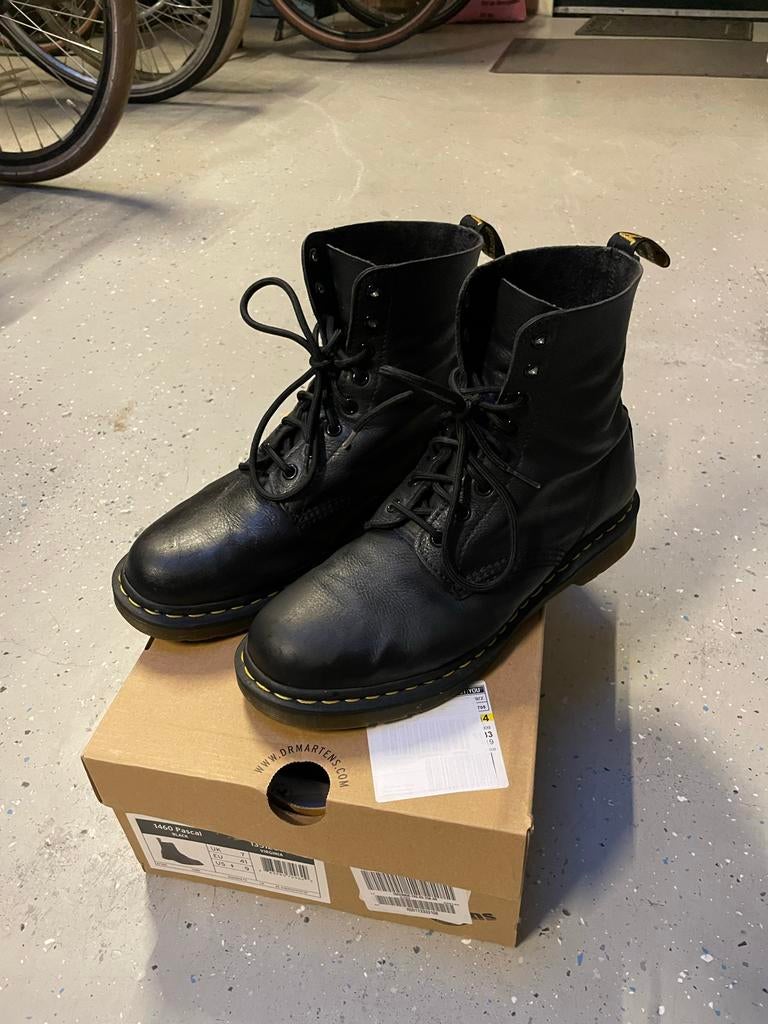 Dr. Martens, maat 41, zwart, Zwart, Lage of Enkellaarzen, Ophalen of Verzenden, Zo goed als nieuw
