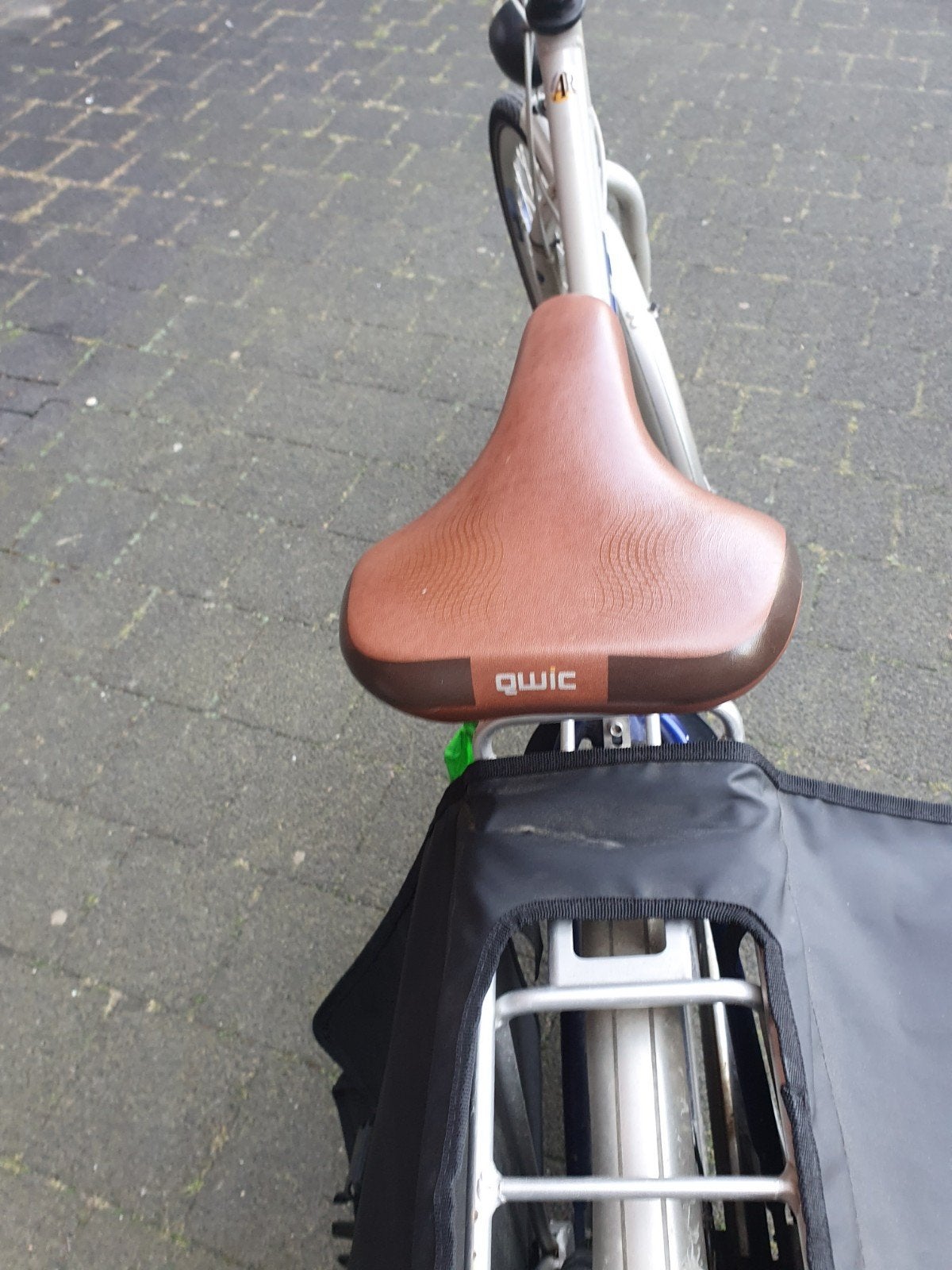 Giant Damesfiets met 3 versnellingen en fietstassen, Fietsen en Brommers, Fietsen | Dames | Damesfietsen, Ophalen, Gebruikt, Velgrem