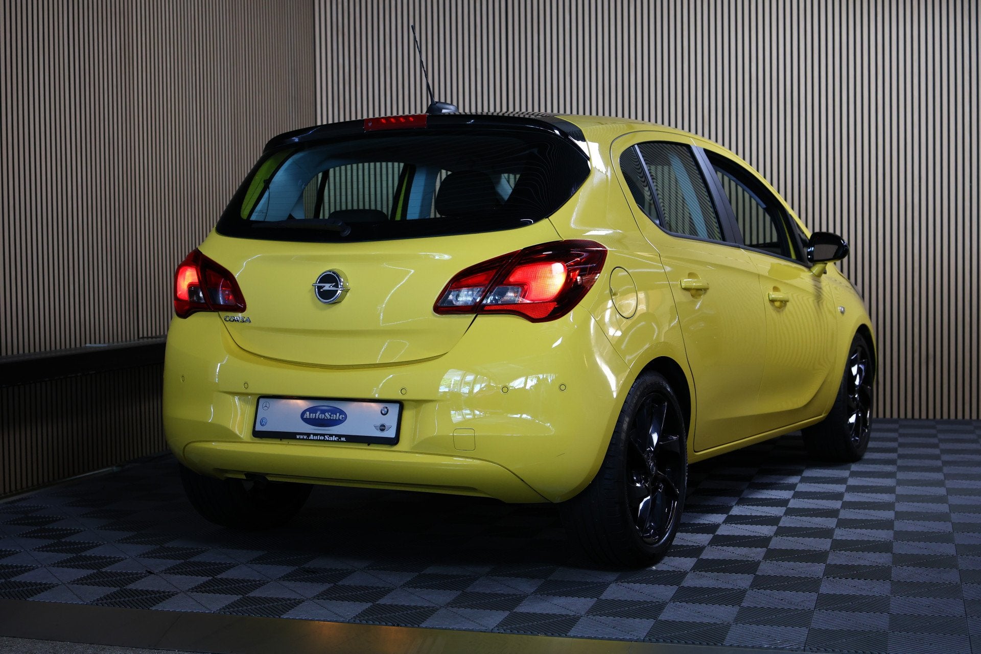 Opel Corsa 1.4 Color Edition AVM AUTOM AIRCO LANE PDC BLUETO, Auto's, Stof, 4 cilinders, Geel, Bedrijf