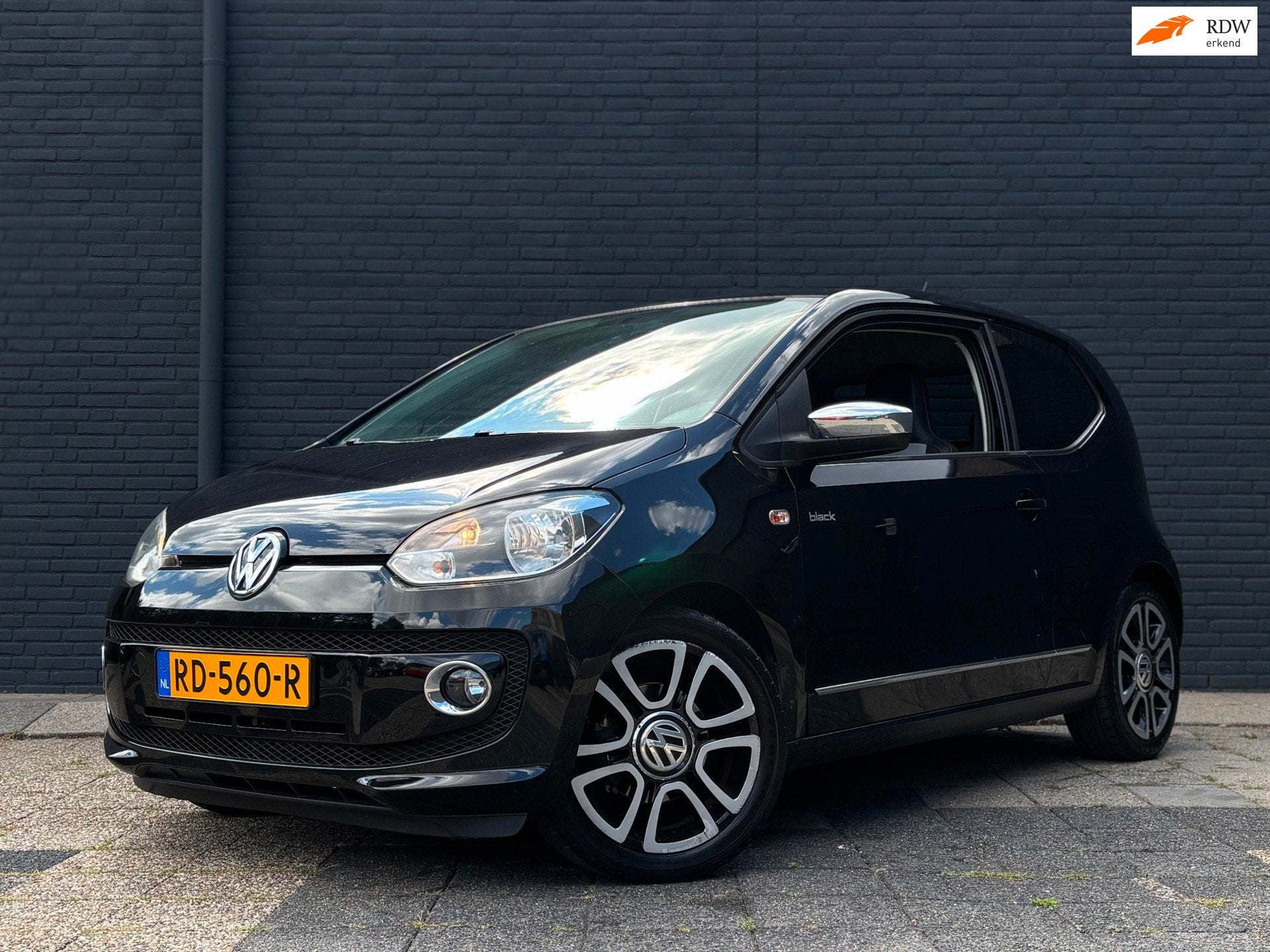 Volkswagen Up! 1.0 High Up! | Black Edition | Airco | Navi, Euro 5, Gebruikt, Up!, 4 stoelen