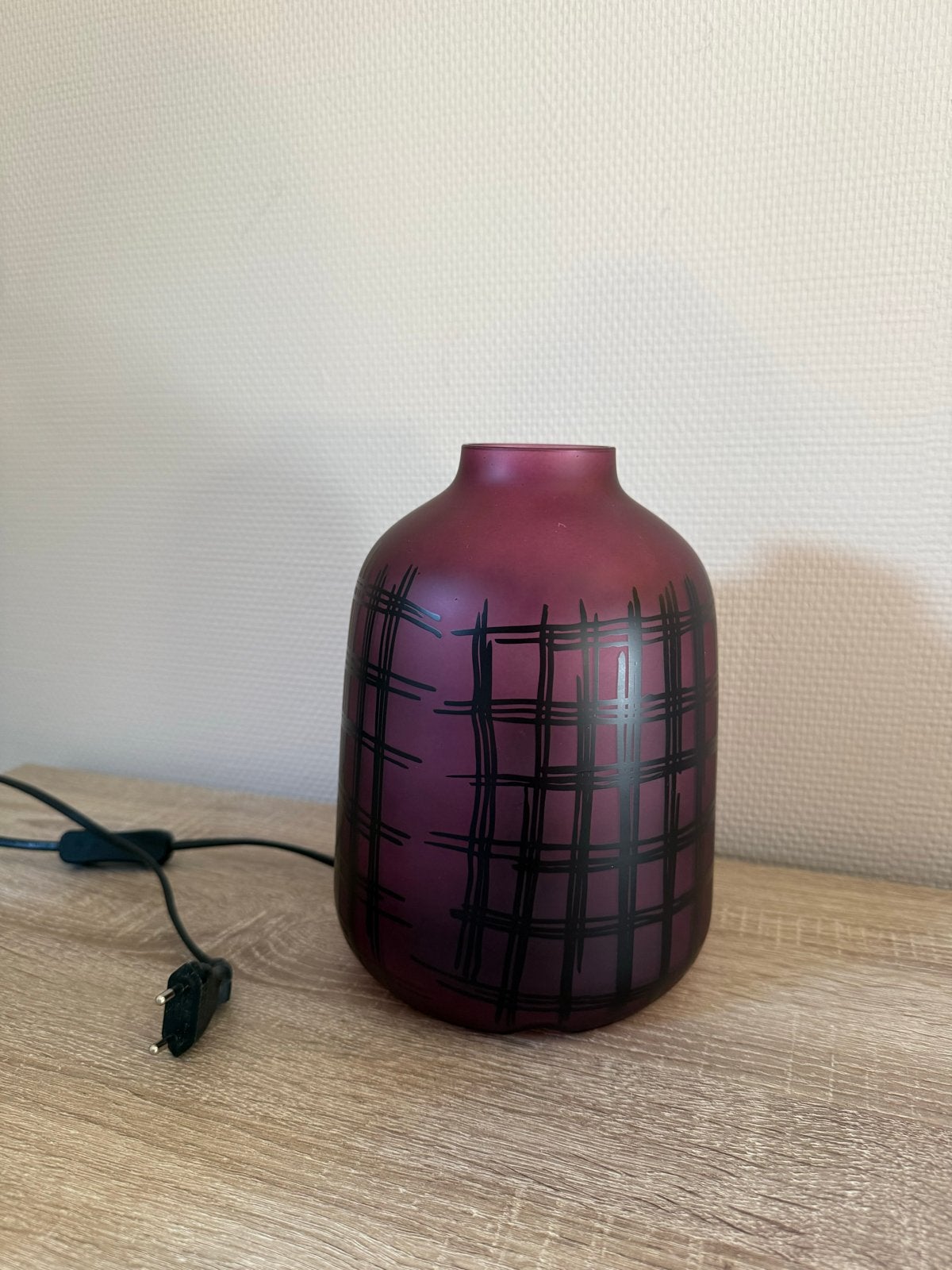 IKEA paars/roze tafellamp met ruitpatroon, Huis en Inrichting, Ophalen, Gebruikt, Meerkleurig, IKEA