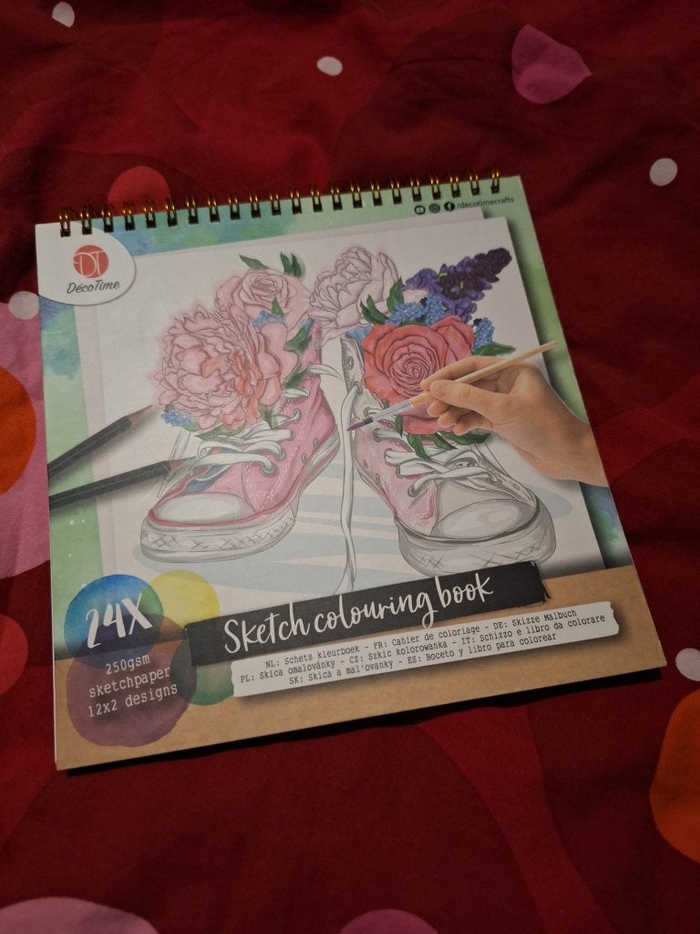 Sketch colouring book, Hobby en Vrije tijd, Ophalen of Verzenden, Zo goed als nieuw, Boek of Gids