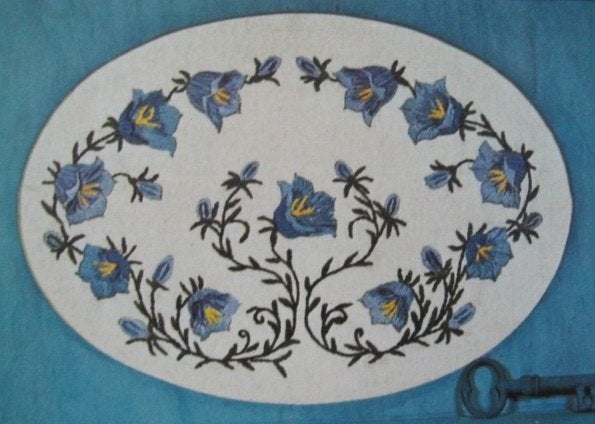 Borduurpatroon  Blauwe klokjesbloemen  nr 9681 do, Verzenden, Nieuw, Handborduren, Patroon
