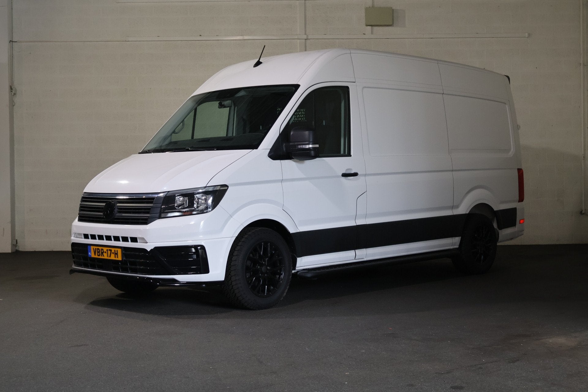 Volkswagen Crafter 2.0 TDI L3 H3 140pk Black Line Airco Navi, Auto's, 13 km/l, Gebruikt, Euro 6, 4 cilinders