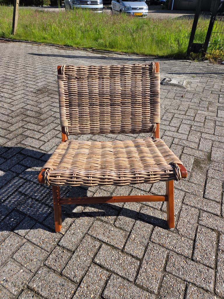 Teakhouten lounge stoel met rotan zitting., Ophalen, Nieuw, Hout, Ibiza stijl