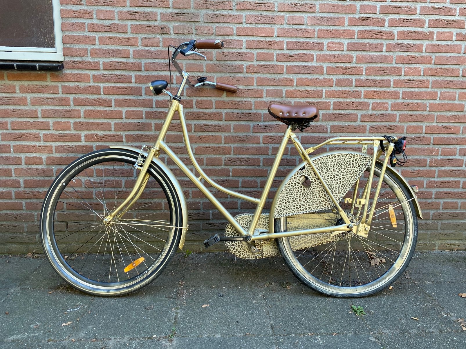 Gouden damesfiets met panterprint – Opknapper, 56 cm of meer, Ophalen, Gebruikt, Terugtraprem