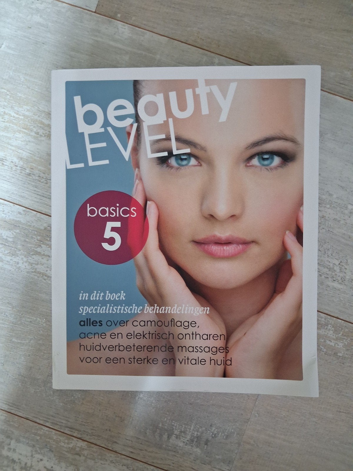 Beauty Level Basics 5: Huidverzorging en Behandelingen, Boeken, Ophalen of Verzenden, Gelezen, Gezondheid en Conditie, Onbekend