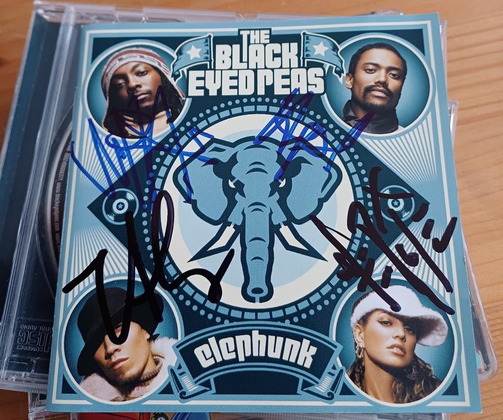 Black Eyed Peas handtekeningen gesigneerde CD Elephunk, Verzamelen, Ophalen of Verzenden, Zo goed als nieuw, Foto of Kaart, Gesigneerd