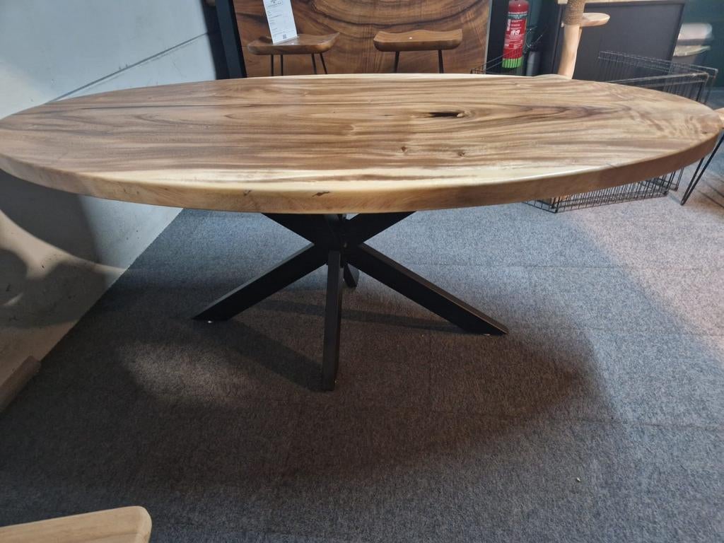Unieke eettafel ovaal, uit suar hout boomstam blad. 200x100, Industrieel suar interieur, Info@industrieel-suar-interieur.nl, 100 tot 150 cm