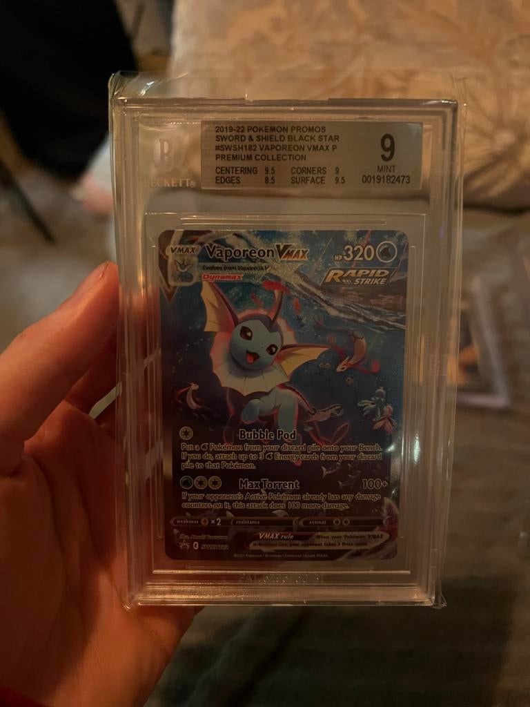 Vaporeon VMAX Promo Beckett 9, Ophalen of Verzenden, Zo goed als nieuw, Losse kaart, Foil