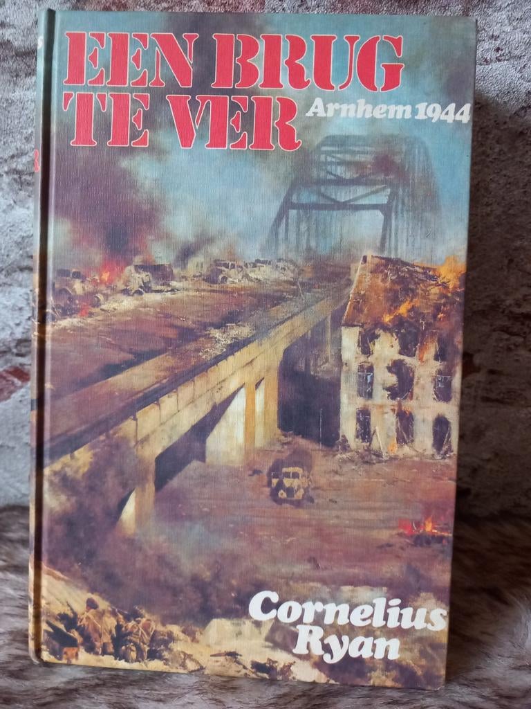 Een brug te ver Arnhem 1944 2e wereldoorlog, Boeken, Ophalen of Verzenden, Tweede Wereldoorlog, Zo goed als nieuw, Algemeen