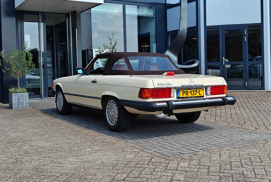 Mercedes-Benz 560 SL Cabrio, foto 3
