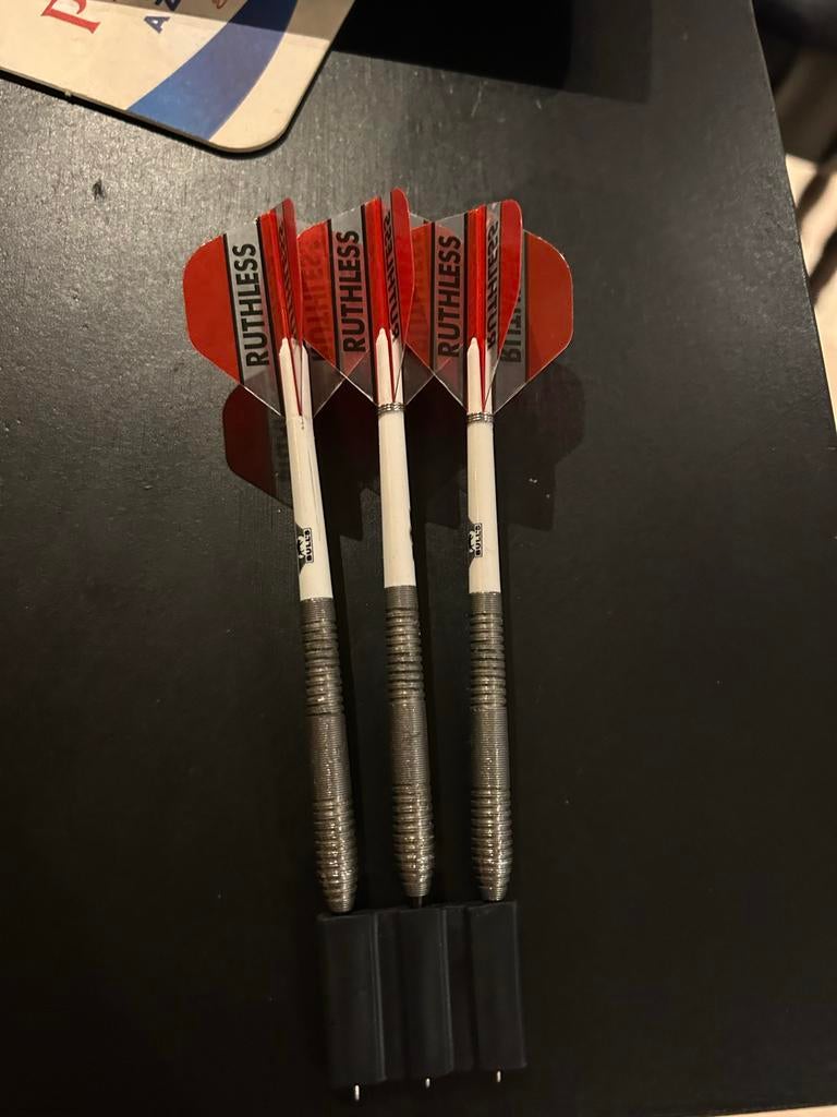 Set van 3 Dirk van Duivenbode Dartpijlen - 25 gram, Sport en Fitness, Darts, Ophalen of Verzenden, Gebruikt, Pijlen