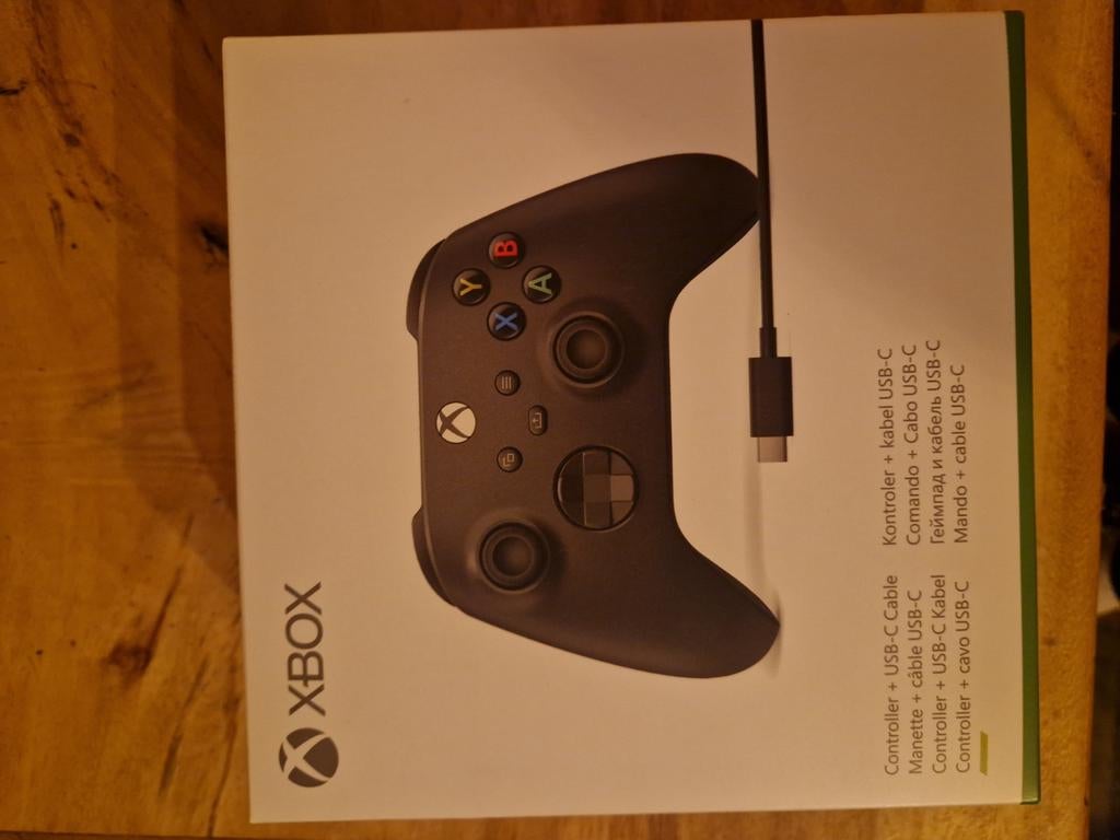 Xbox controller, Spelcomputers en Games, Ophalen of Verzenden, Nieuw, 250 GB, Met 1 controller