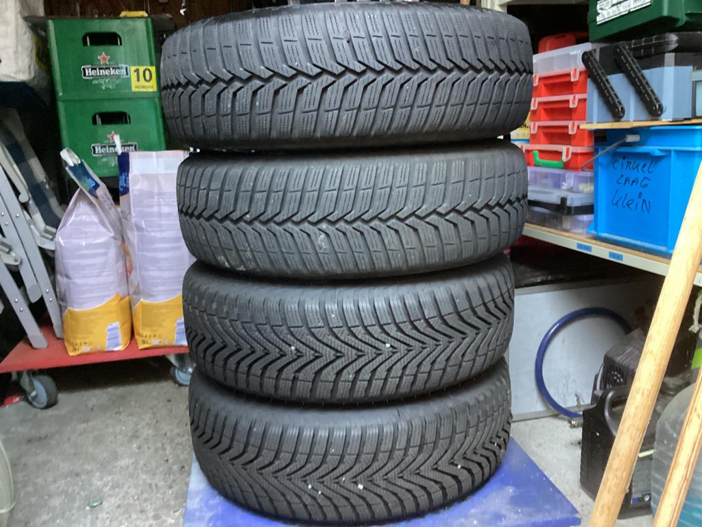 Mooie aluminium set met winterbanden voor  vw polo type 2015, Auto-onderdelen, Banden en Velgen, Ophalen, 14 inch, Banden en Velgen