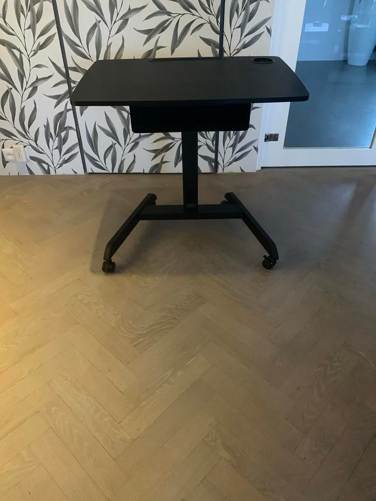 Verstelbare Laptoptafel / Bijzettafel - Zwart, Computers en Software, Laptoptafels, Ophalen, Zo goed als nieuw, In hoogte verstelbaar