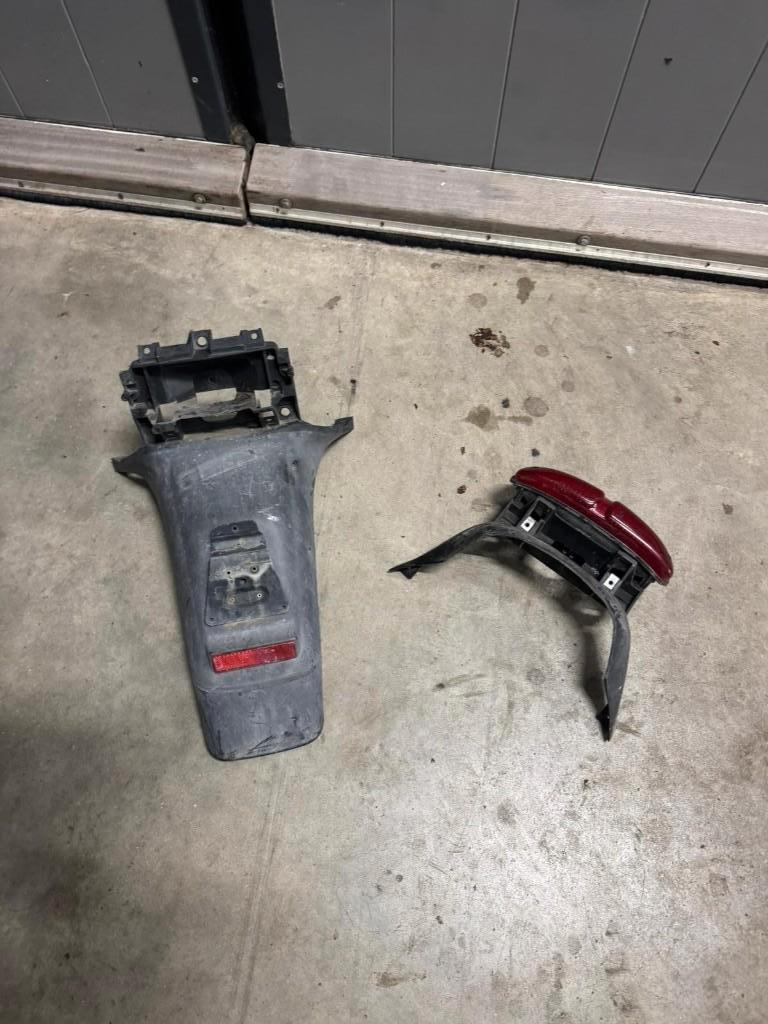 Piaggio Typhoon spatbord en achterlicht, Ophalen of Verzenden