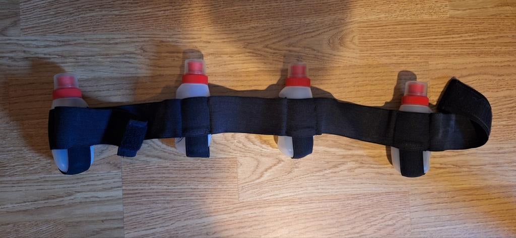 Heupgordel met 4 Flesjes - Hardlopen/Fietsen, Sport en Fitness, Loopsport en Atletiek, Overige merken, Overige typen, Nieuw, Ophalen of Verzenden