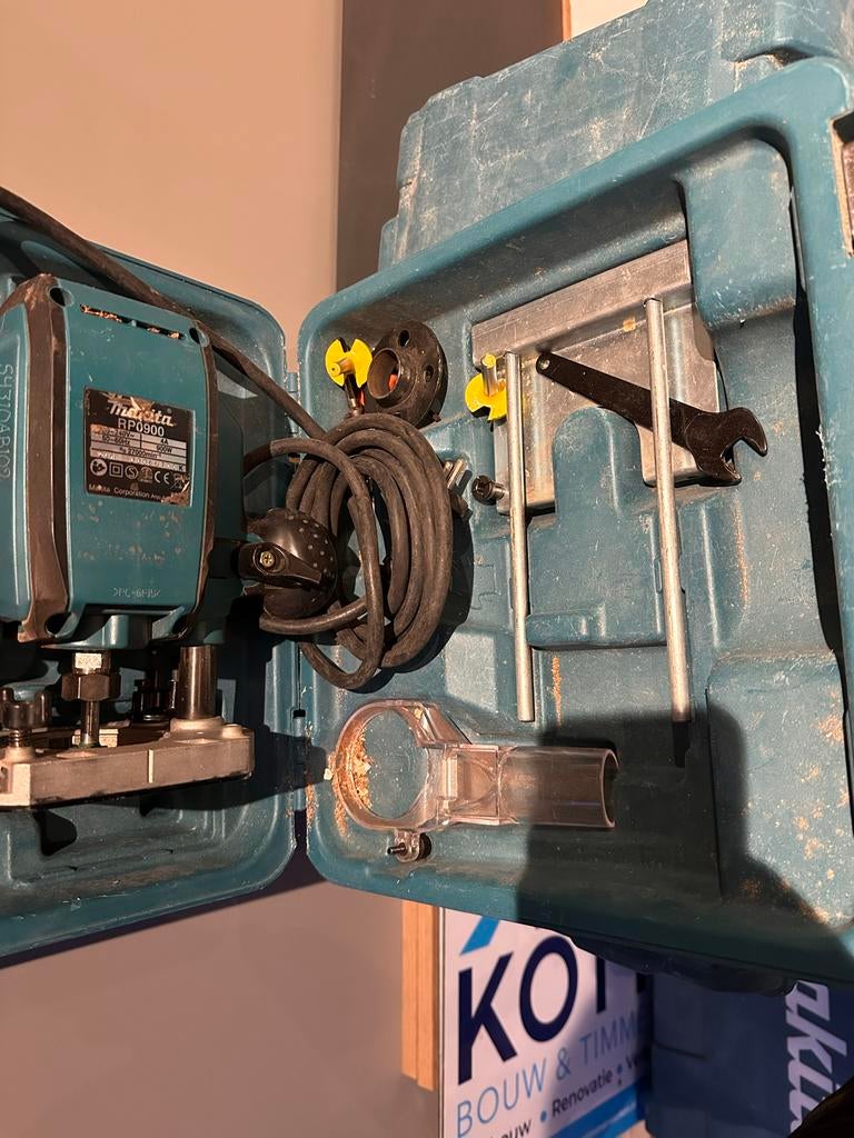 Makita RP0900 Bovenfrees - Gebruikt, Doe-het-zelf en Verbouw, Gereedschap | Overige machines, Ophalen of Verzenden, Gebruikt