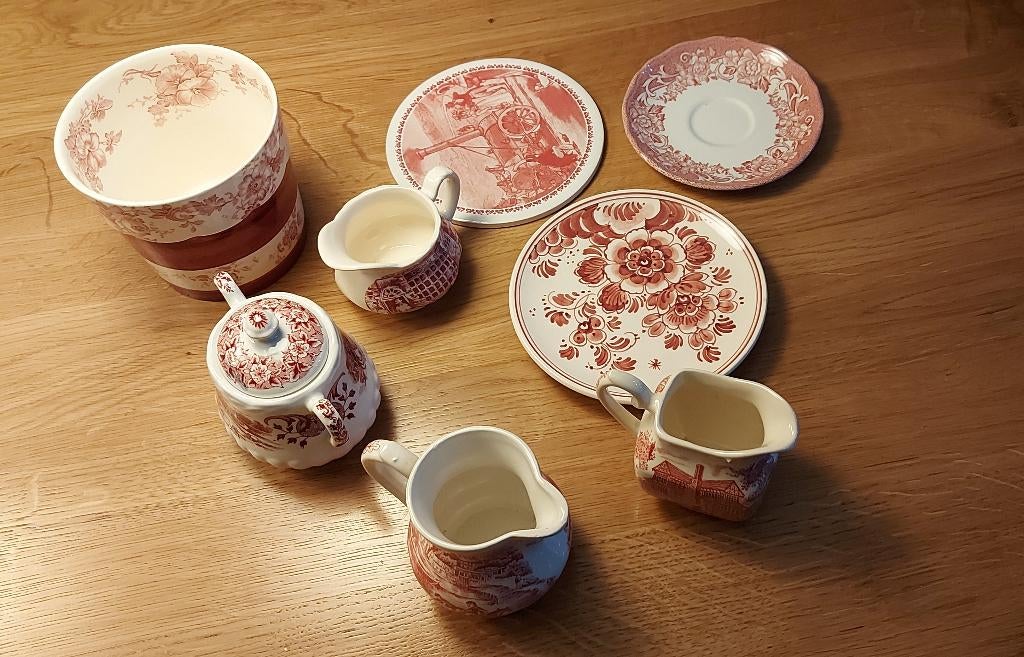 Restant Engels rood servies 8 delen  voor maar € 25,--, Ophalen of Verzenden