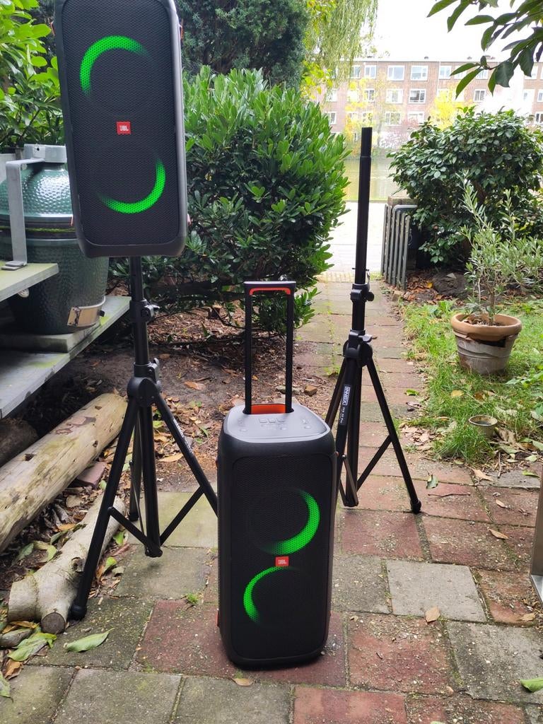 JBL Partybox 310   -- te huur --  speakerstands/microfoon, Ophalen