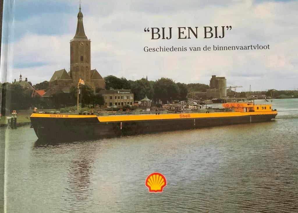 “ Bij en bij” geschiedenis tankers  Shell binnenvaart, Verzamelen, Scheepvaart, Ophalen of Verzenden, Zo goed als nieuw, Boek of Tijdschrift