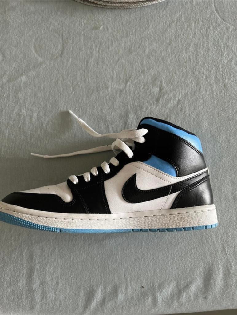 Jordan 1 blauw, Blauw, Ophalen of Verzenden, Sneakers of Gympen, Gedragen