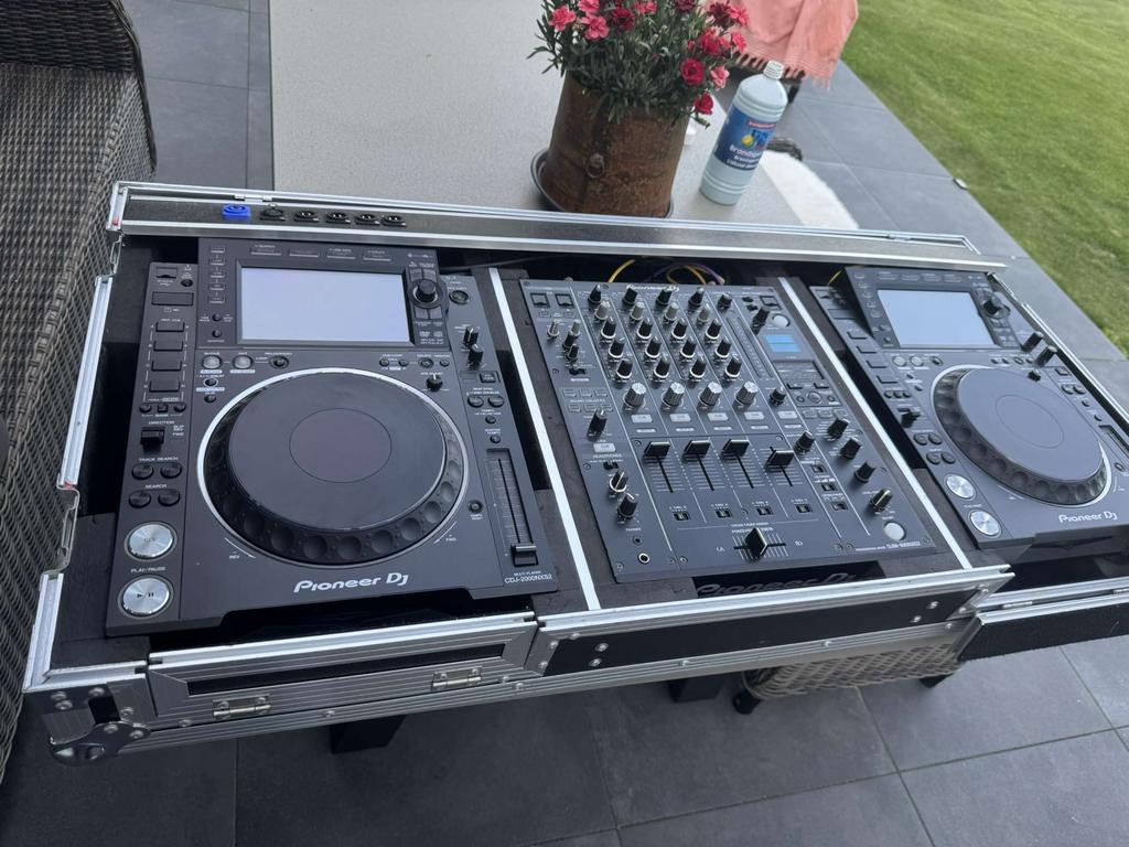 Pioneer DJ set in flightcase, Muziek en Instrumenten, Dj-sets en Draaitafels, Ophalen of Verzenden, Zo goed als nieuw, Dj-set