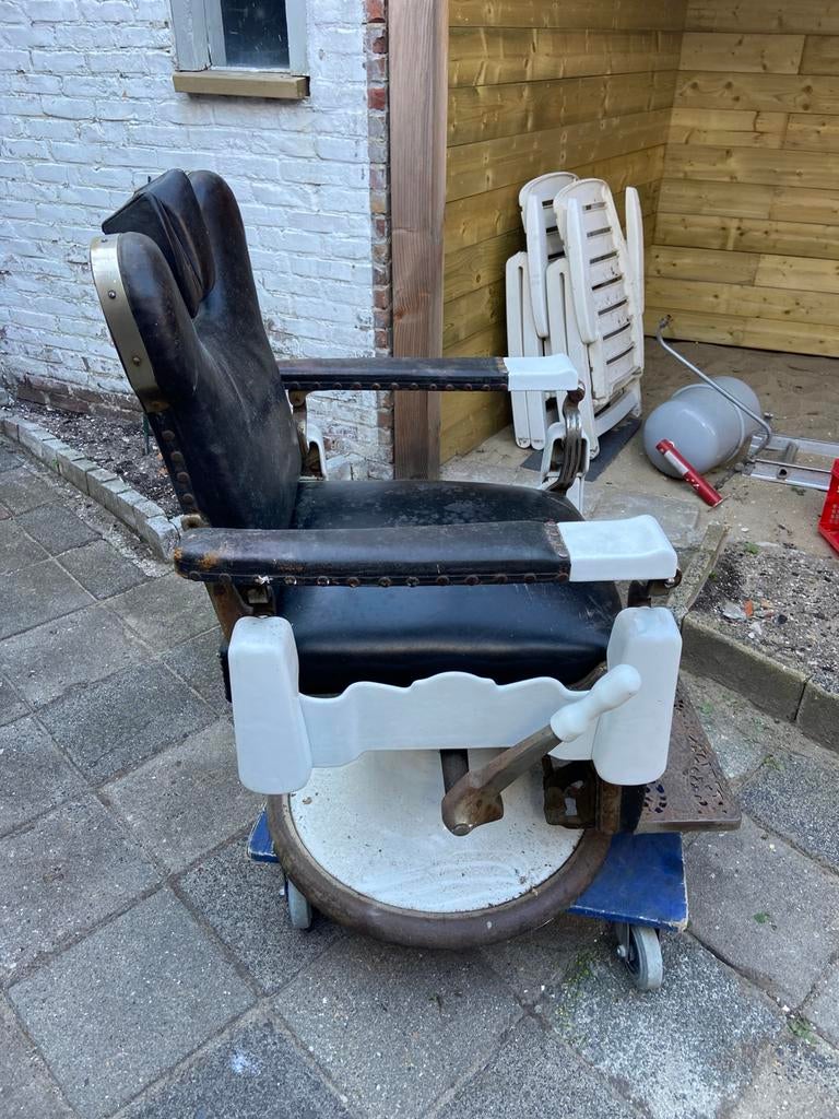 koken barberchar en een JJ Maes barberchair