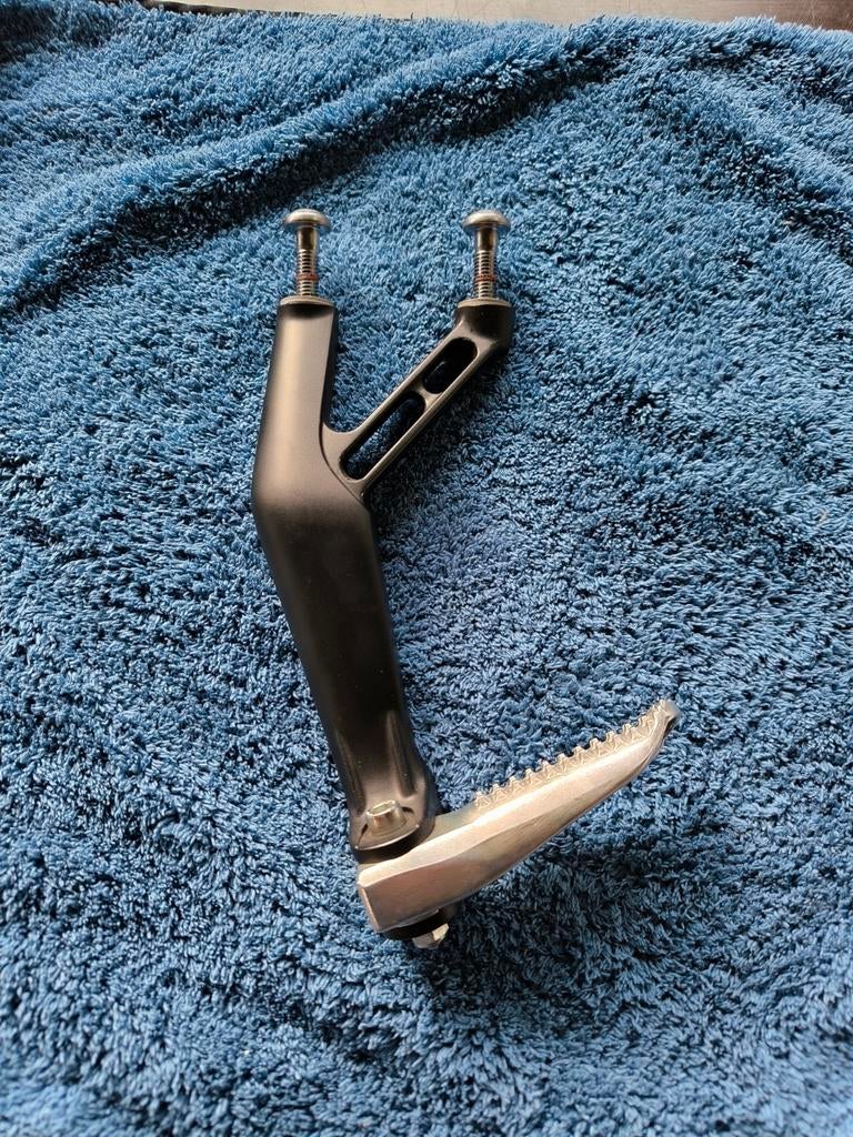 Orgineel Yamaha R1M / M Duo passagier voetsteun set Nieuw, Motoren, Onderdelen | Yamaha, Ophalen of Verzenden, Nieuw