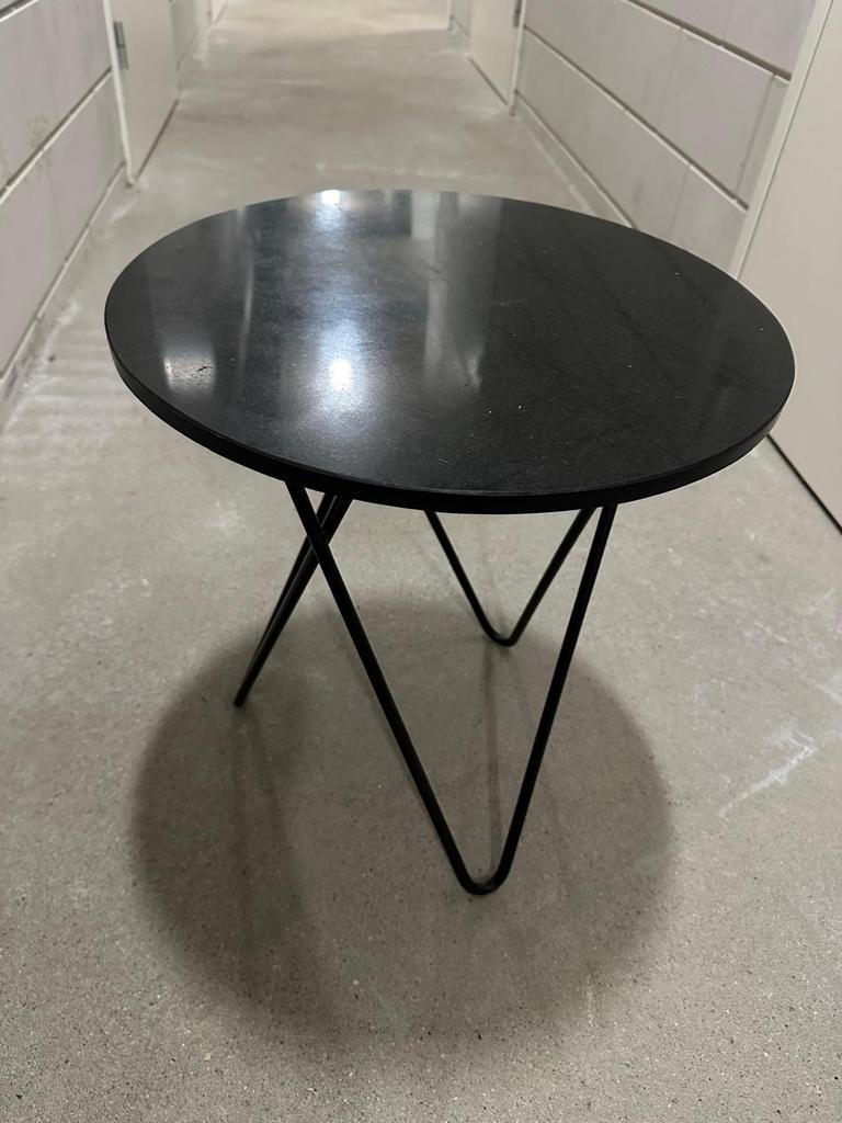 Zwarte ronde bijzettafel (sissy boy), Huis en Inrichting, Tafels | Bijzettafels, Minder dan 45 cm, Minder dan 55 cm, Gebruikt