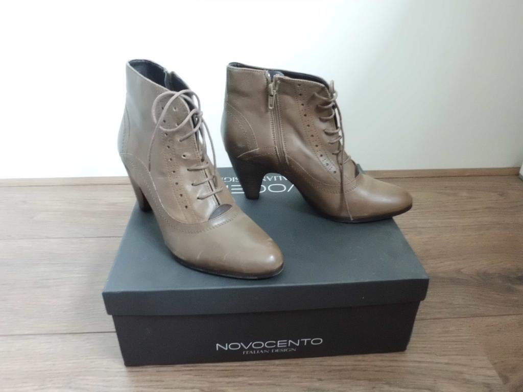 Veterlaarsje LEER bruin-grijs met rits Novocento, maat 39, Pumps, Bruin, Nieuw, Ophalen of Verzenden
