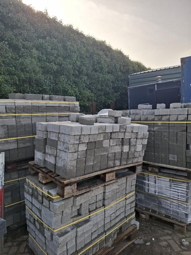 Betonstraatstenen BKK ca. 1400 stuks en ca. 800 stuks wit, Tuin en Terras, Ophalen, Klinkers, Nieuw, 10 m² of meer