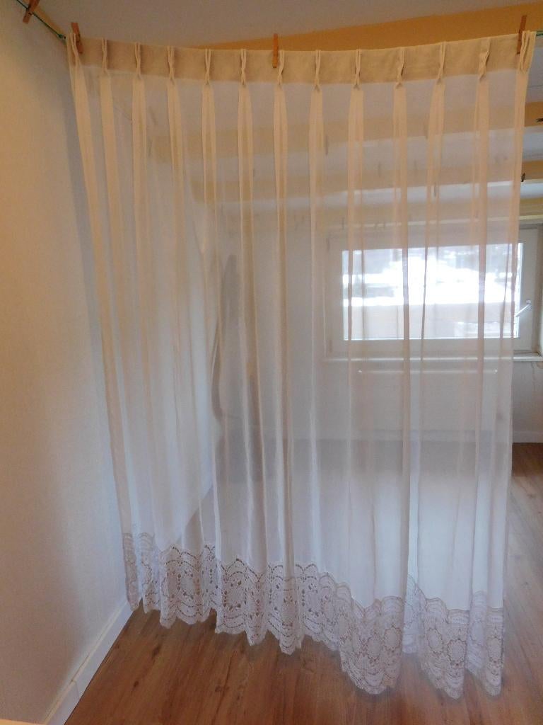 2 Vitrage gordijnen met gehaakte rand met bloemen, 1x afm.br, Gebruikt, 100 tot 150 cm, Ophalen of Verzenden, Crème